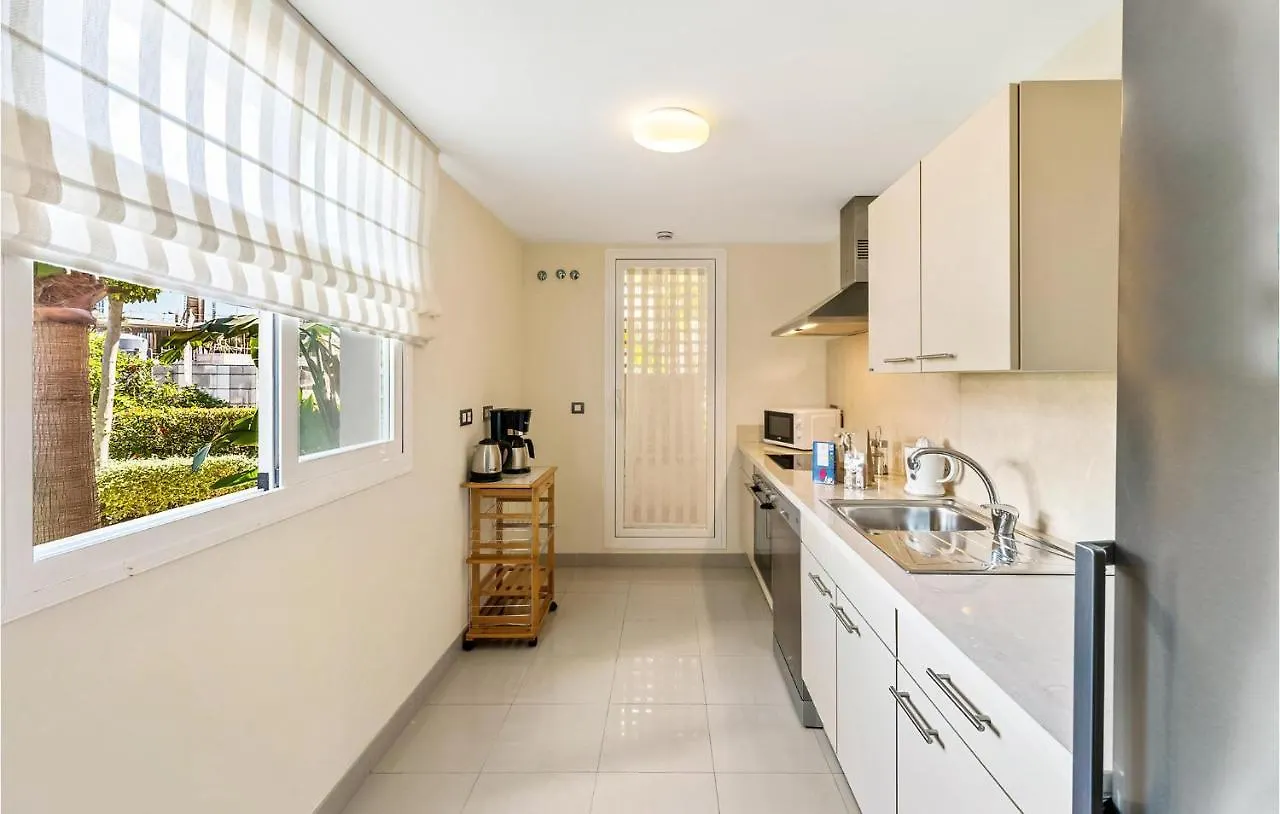 Beautiful Apartment In Estepona With Kitchen
