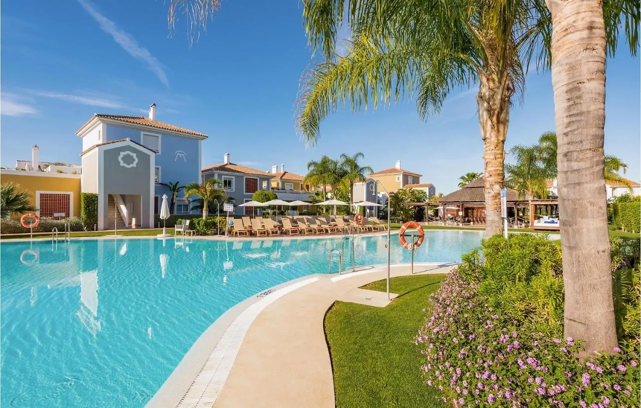 Beautiful Apartment In Estepona With Kitchen