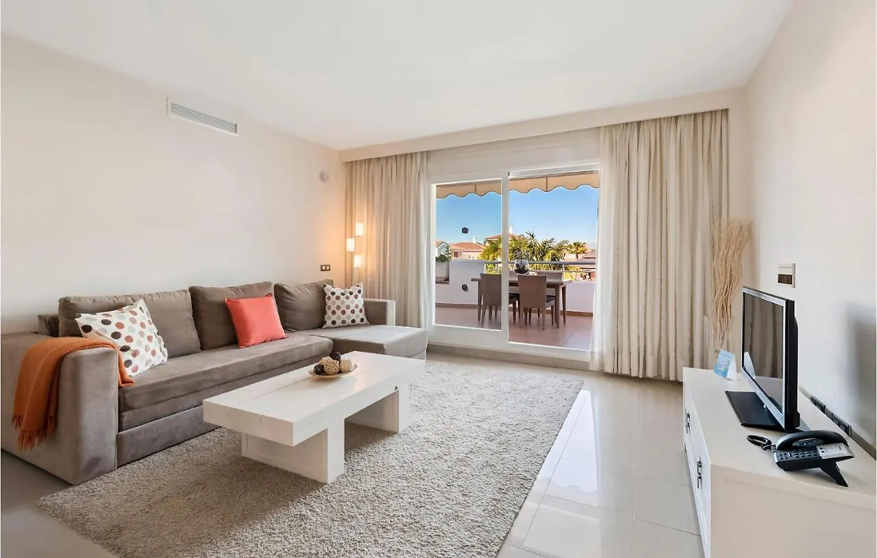 Beautiful Apartment In Estepona With Kitchen